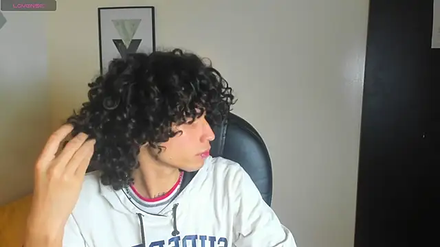 Snapshot of andres_ocasio chatting on October 9, 2025, 3:18 am andres ocasio online show from October 9, 2025, 3:18 am