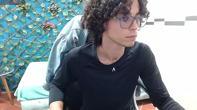 Snapshot of andres_ocasio chatting on March 1, 2025, 3:43 am andres ocasio online show from March 1, 2025, 3:43 am