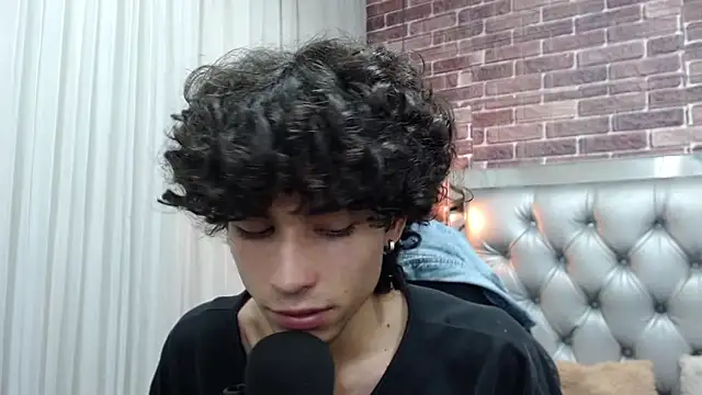 Snapshot of andres_ocasio chatting on March 18, 2025, 12:50 pm andres ocasio online show from March 18, 2025, 12:50 pm