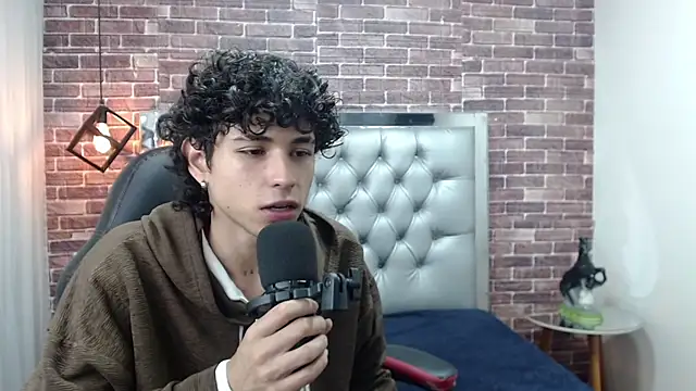 Snapshot of andres_ocasio chatting on March 21, 2025, 1:45 pm andres ocasio online show from March 21, 2025, 1:45 pm