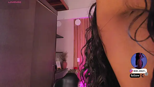 sweetviolet   online show from May 22, 2026, 12:36 pm