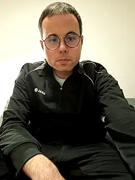 Snapshot of Simonudist chatting on February 5, 2026, 5:09 pm Simonudist online show from February 5, 2026, 5:09 pm