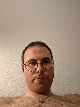 Snapshot of Simonudist chatting on December 18, 2025, 9:07 pm Simonudist online show from December 18, 2025, 9:07 pm