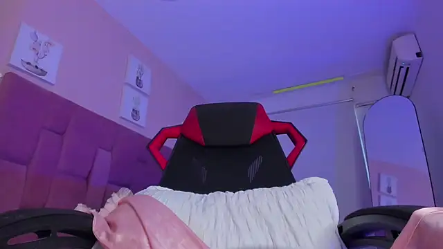 CHANELL 11INCHES online show from October 2, 2025, 8:34 pm