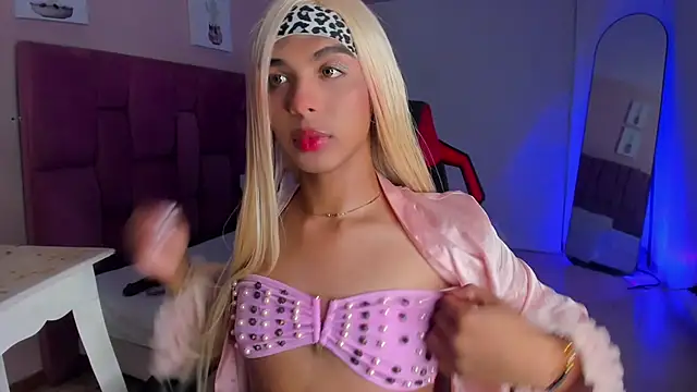 CHANELL 11INCHES online show from October 8, 2025, 10:10 pm