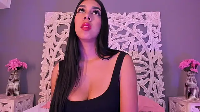 Snapshot of AnnieGibbyns chatting on November 10, 2025, 8:36 pm AnnieGibbyns online show from November 10, 2025, 8:36 pm