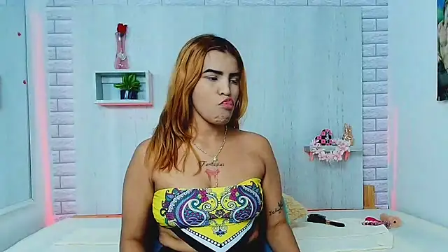 ZaraRousse online show from September 18, 2025, 3:20 am