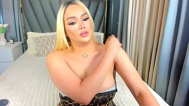 KylieSonique online show from November 1, 2025, 3:57 am