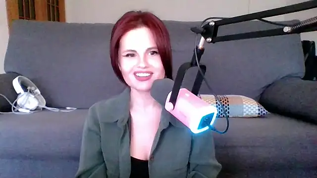 Snapshot of Della_Ideal chatting on March 9, 2025, 6:11 pm Della Ideal online show from March 9, 2025, 6:11 pm