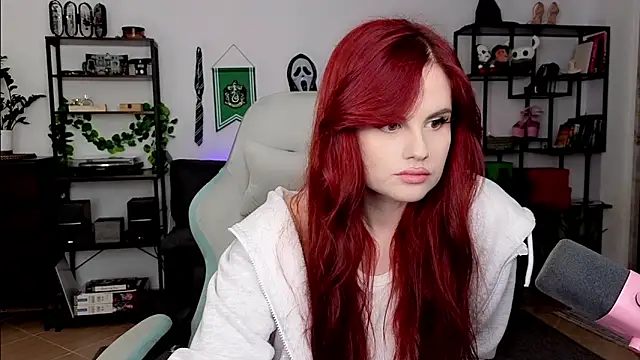 Della Ideal online show from March 23, 2026, 6:30 pm