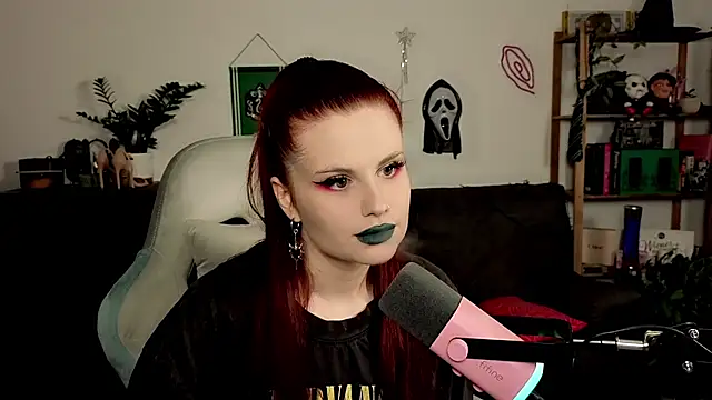 Snapshot of Della_Ideal chatting on December 21, 2025, 6:09 pm Della Ideal online show from December 21, 2025, 6:09 pm