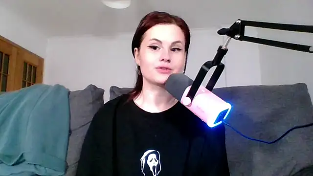Snapshot of Della_Ideal chatting on March 10, 2025, 9:18 pm Della Ideal online show from March 10, 2025, 9:18 pm