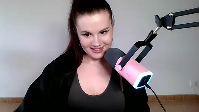 Snapshot of Della_Ideal chatting on March 19, 2025, 9:06 am Della Ideal online show from March 19, 2025, 9:06 am