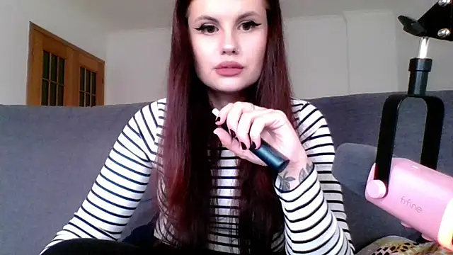 Snapshot of Della_Ideal chatting on March 16, 2025, 4:23 pm Della Ideal online show from March 16, 2025, 4:23 pm
