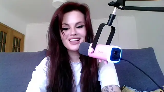 Snapshot of Della_Ideal chatting on March 11, 2025, 2:51 pm Della Ideal online show from March 11, 2025, 2:51 pm