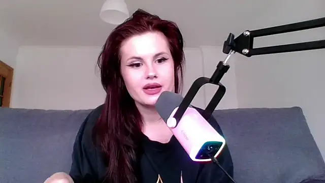 Snapshot of Della_Ideal chatting on March 5, 2025, 2:34 pm Della Ideal online show from March 5, 2025, 2:34 pm