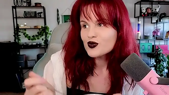 Della Ideal online show from April 15, 2026, 5:28 pm