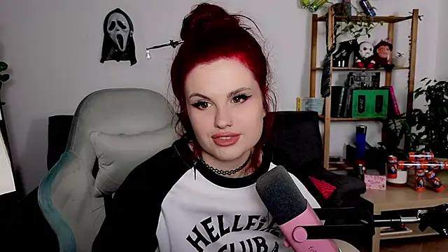 Della Ideal online show from November 17, 2025, 4:00 pm