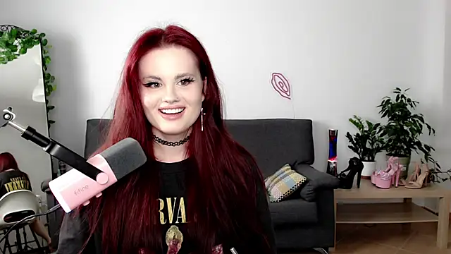 Snapshot of Della_Ideal chatting on September 13, 2025, 5:13 pm Della Ideal online show from September 13, 2025, 5:13 pm