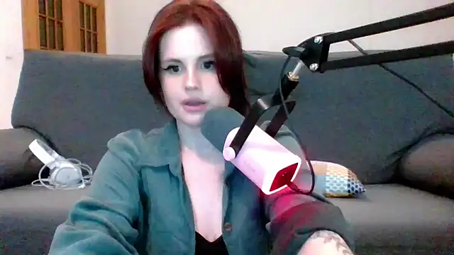 Snapshot of Della_Ideal chatting on March 9, 2025, 9:14 pm Della Ideal online show from March 9, 2025, 9:14 pm