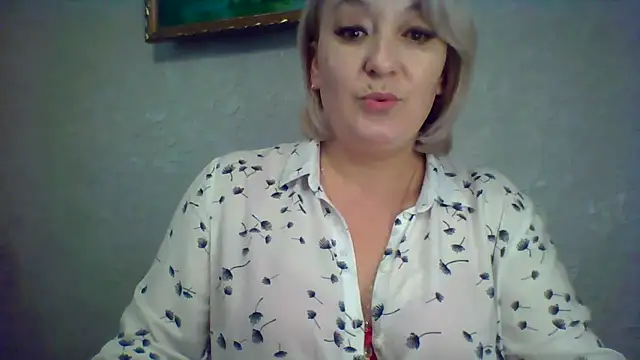 ArielXLoveresss online show from November 7, 2025, 7:46 am