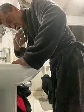 rogerdik76 online show from April 20, 2026, 10:44 pm