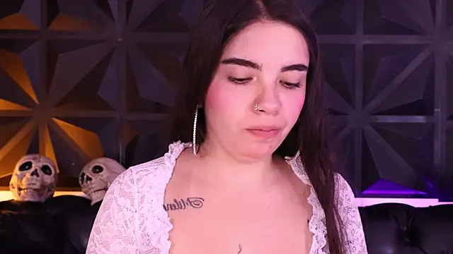 DaphneGlas online show from October 24, 2025, 12:59 pm