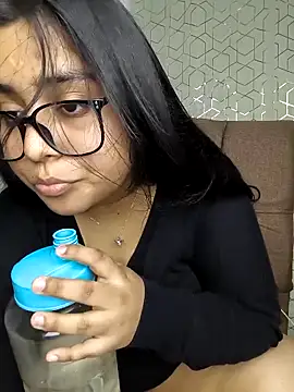 Snapshot of virginbrunette99 chatting on November 6, 2025, 6:06 am virginbrunette99 online show from November 6, 2025, 6:06 am