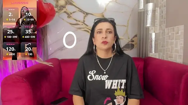 Snapshot of Bella_williamss_ chatting on February 18, 2026, 7:32 pm Bella williamss online show from February 18, 2026, 7:32 pm