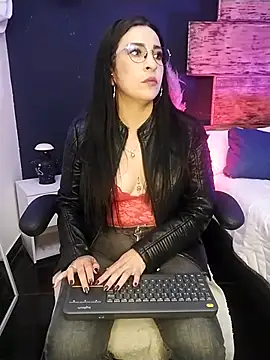 Snapshot of Bella_williamss_ chatting on March 5, 2025, 11:38 pm Bella williamss online show from March 5, 2025, 11:38 pm
