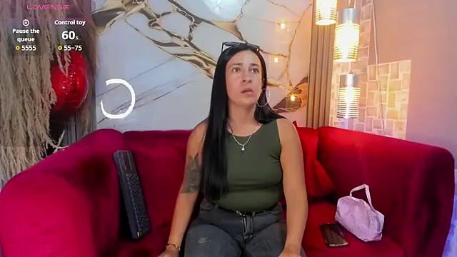 Bella williamss  online show from June 9, 2026, 7:48 pm