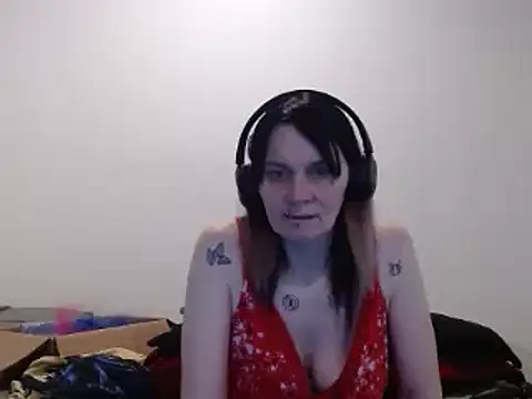 Hotmodel1984 online show from May 21, 2026, 6:27 pm
