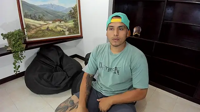 Snapshot of maxflurry_ chatting on March 3, 2025, 12:01 am maxflurry online show from March 3, 2025, 12:01 am