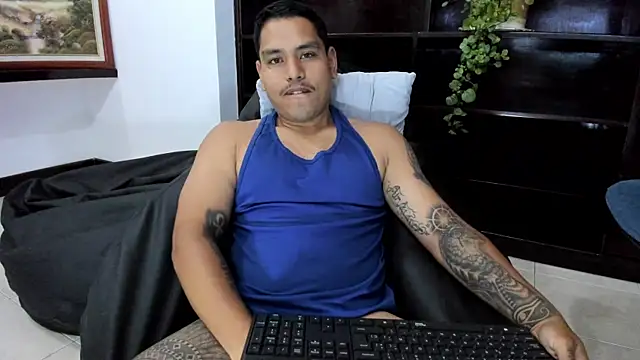 Snapshot of maxflurry_ chatting on March 21, 2025, 10:28 am maxflurry online show from March 21, 2025, 10:28 am