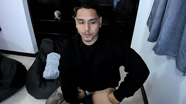 Snapshot of maxflurry_ chatting on March 6, 2025, 5:03 am maxflurry online show from March 6, 2025, 5:03 am