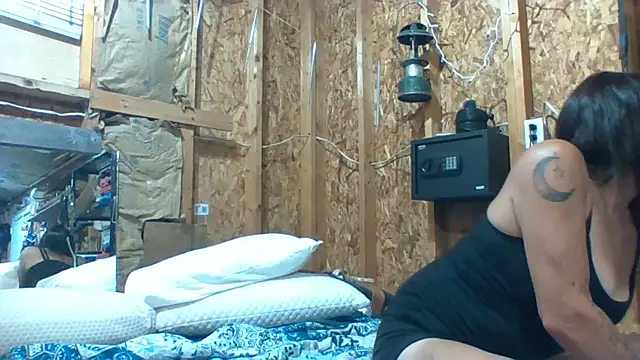 Snapshot of SillyRabbitz chatting on September 12, 2025, 7:46 pm SillyRabbitz online show from September 12, 2025, 7:46 pm