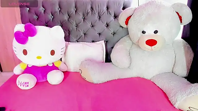 Snapshot of Julie_Lovelyx1 chatting on March 20, 2025, 1:15 pm Julie Lovelyx1 online show from March 20, 2025, 1:15 pm