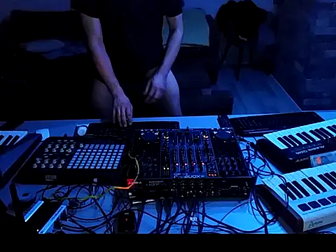 gryzoon online show from July 2, 2026, 2:01 am