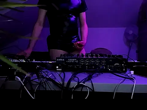 gryzoon online show from June 10, 2026, 12:23 am