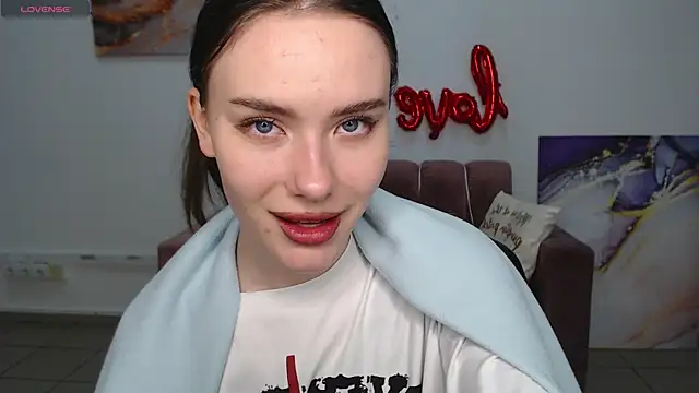 ElenaOconar online show from March 10, 2025, 9:45 am