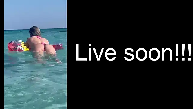 Snapshot of _Allie_ chatting on October 24, 2025, 4:44 am Allie online show from October 24, 2025, 4:44 am