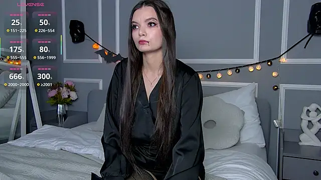 AsterQuinn online show from October 30, 2025, 4:59 pm