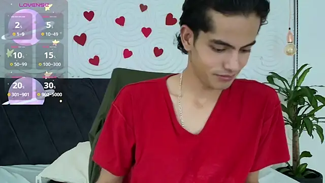 Maximoherrera 16 online show from May 1, 2026, 12:43 pm