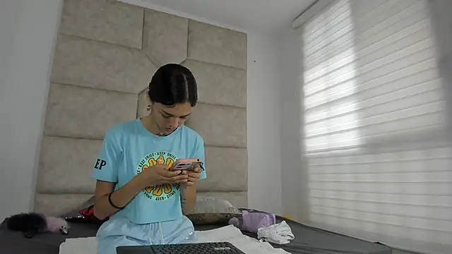 Snapshot of Vaiolett_Smith chatting on September 25, 2025, 12:55 pm Vaiolett Smith online show from September 25, 2025, 12:55 pm