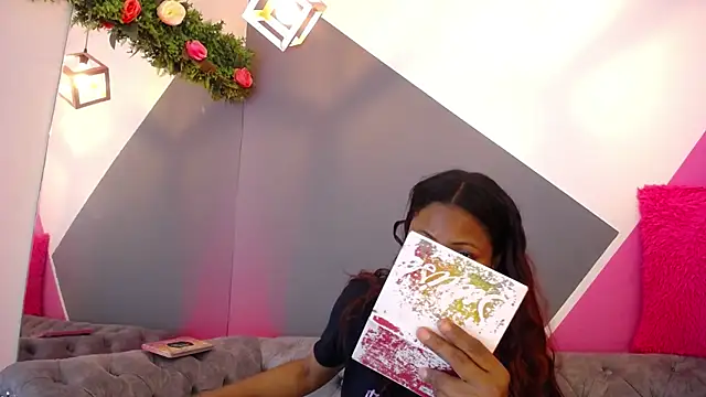 Snapshot of Agata_Grubisic chatting on December 21, 2025, 3:19 am Agata Grubisic online show from December 21, 2025, 3:19 am