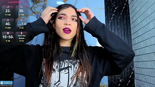 Snapshot of MaeveKuro chatting on February 5, 2026, 3:02 am MaeveKuro online show from February 5, 2026, 3:02 am