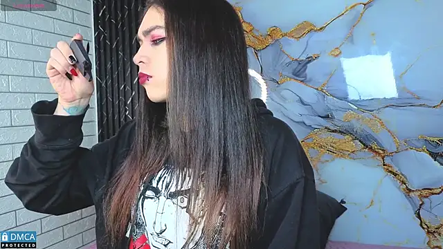 Snapshot of MaeveKuro chatting on January 16, 2026, 3:32 am MaeveKuro online show from January 16, 2026, 3:32 am