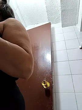 roxanasexy2025 online show from March 23, 2026, 4:07 pm