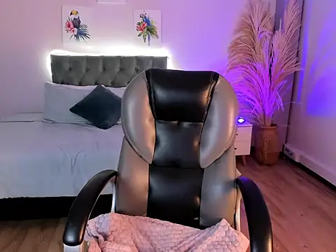 Snapshot of Emily_Warren_ chatting on September 12, 2025, 8:30 pm Emily Warren online show from September 12, 2025, 8:30 pm