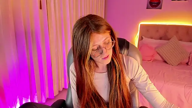 Emily Warren  online show from March 30, 2026, 8:21 pm